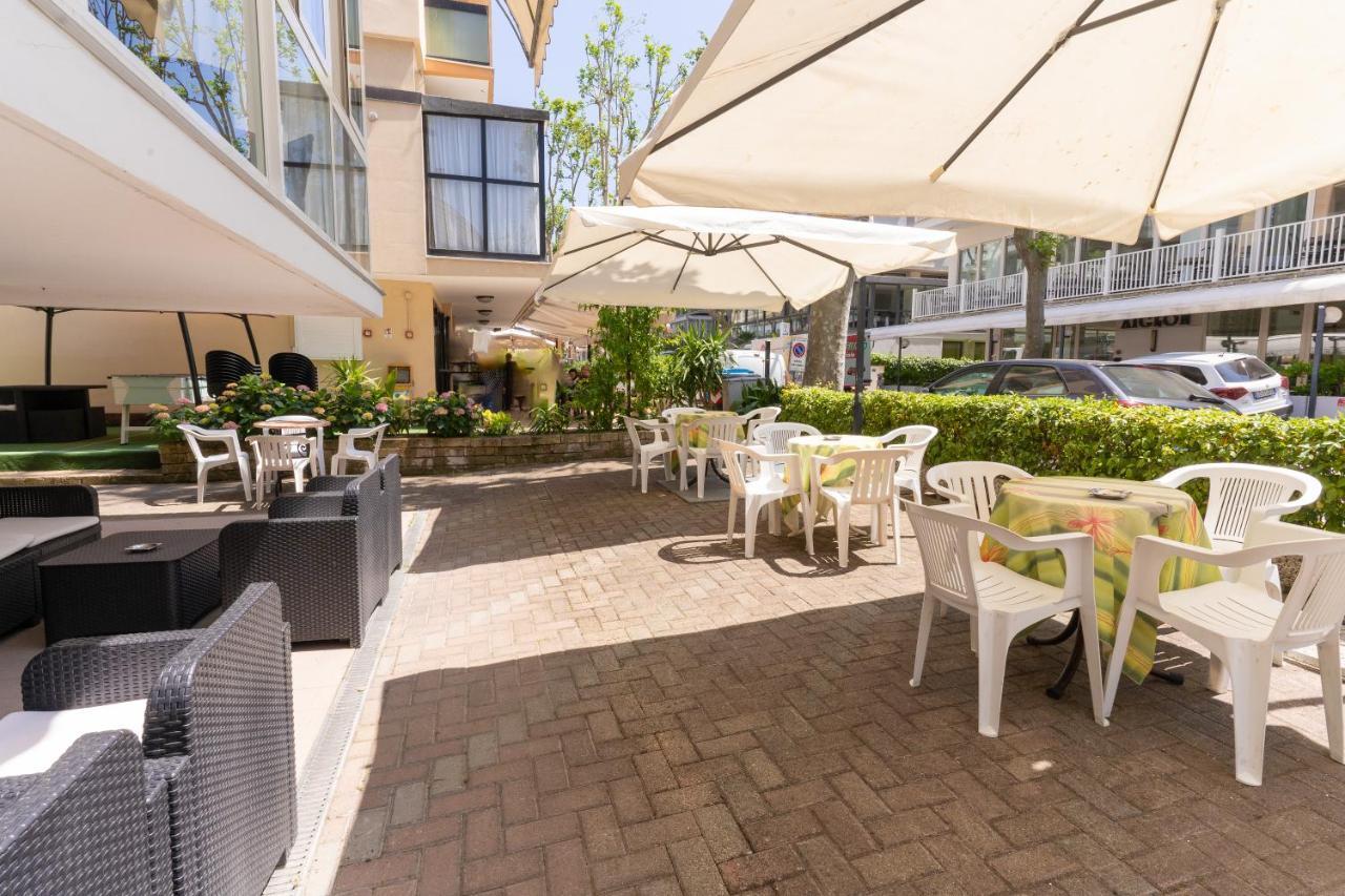 Hotel Villa Isola Rimini Exterior photo