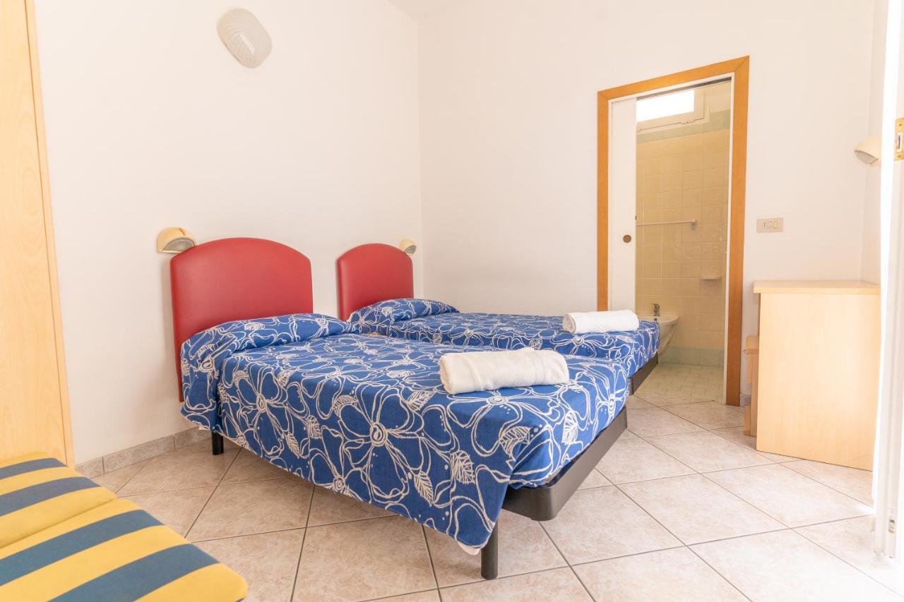 Hotel Villa Isola Rimini Exterior photo