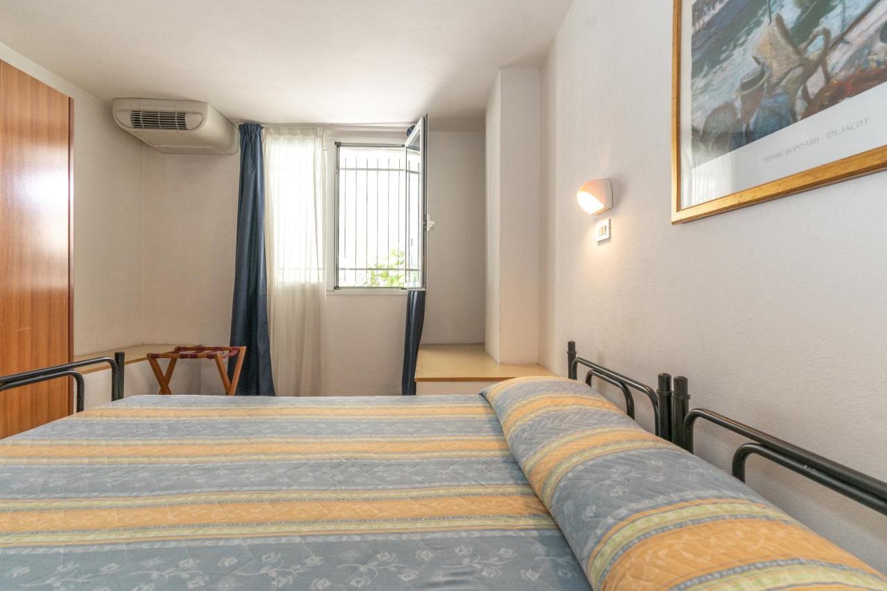Hotel Villa Isola Rimini Exterior photo