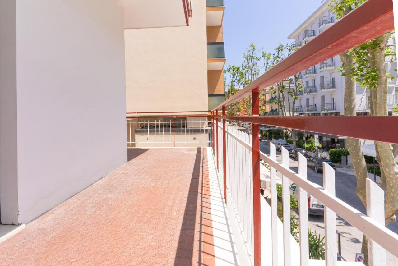 Hotel Villa Isola Rimini Exterior photo