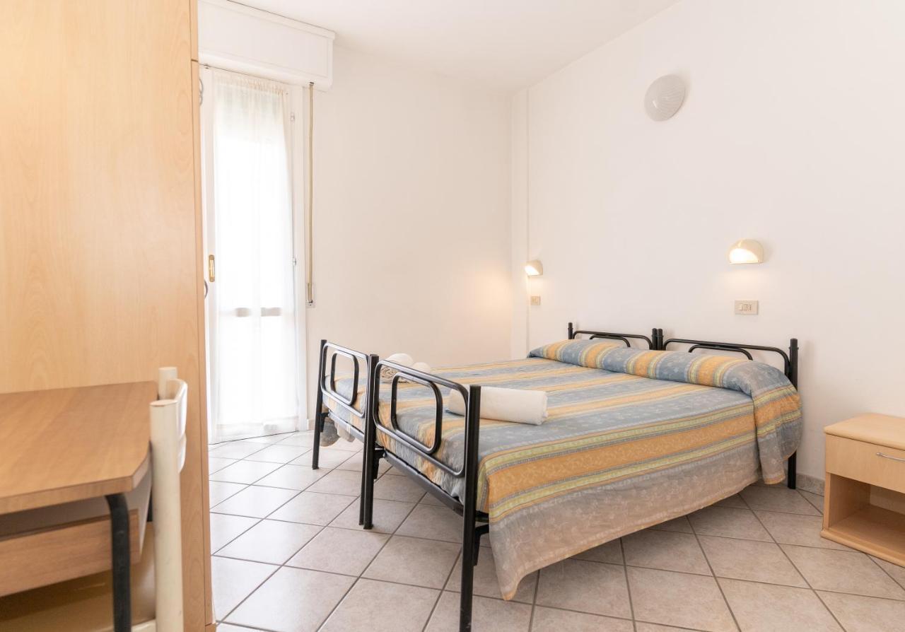 Hotel Villa Isola Rimini Exterior photo